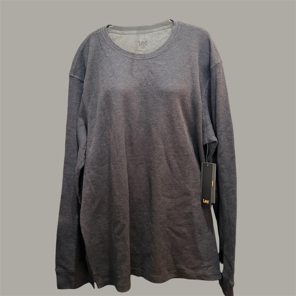 Men’s Lee thermal long sleeve shirt.